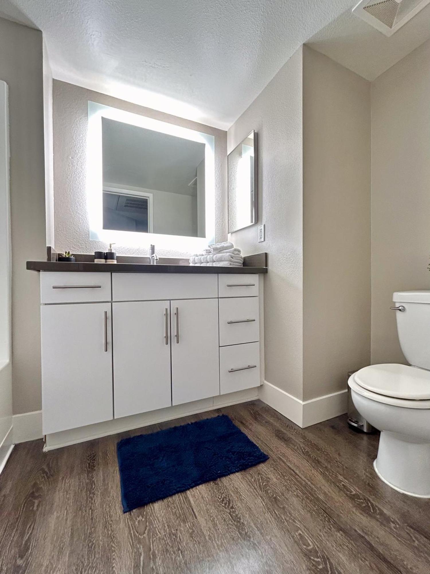 Stunning 2bd 2bth In Santa Monica! Apartment