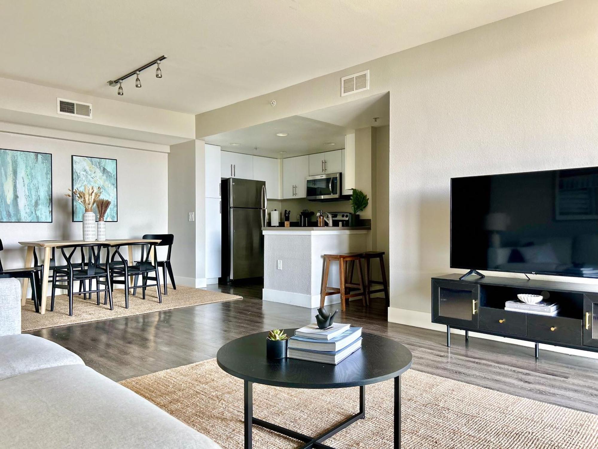 Stunning 2bd 2bth In Santa Monica!
